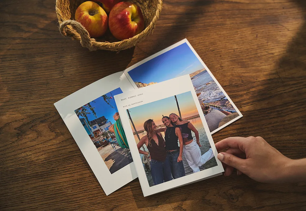 Lombadas de fotolivros com capa dura em cores e materiais diferentes
